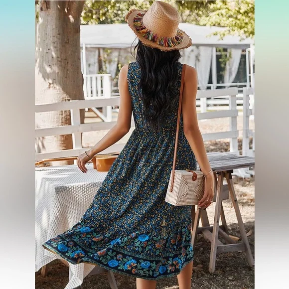 Bohemian floral dress with faux button front. Size medium. - Picture 2 of 6